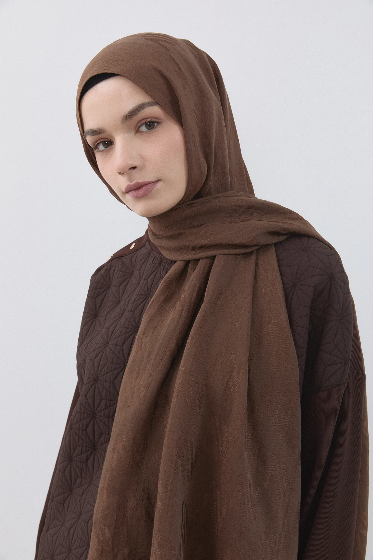 Soft Eşarp ile Günlük ve Şık Kombinler Nasıl Yapılır?